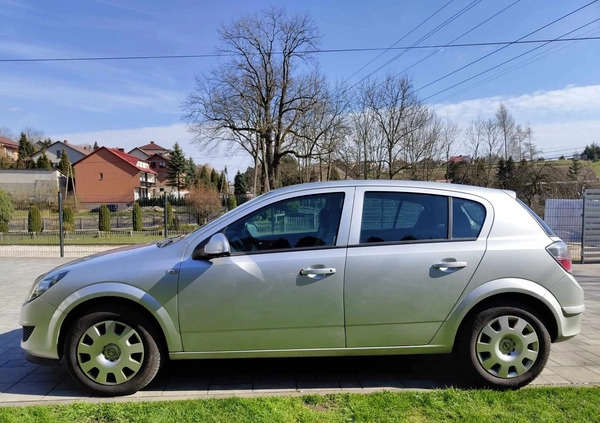 Opel Astra cena 10500 przebieg: 196000, rok produkcji 2010 z Olkusz małe 172